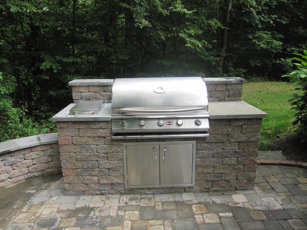 CROFTON-BLOCK-GRILL-FORM-WITH-SITTING-WALL | Ciminelli's Landscape ...