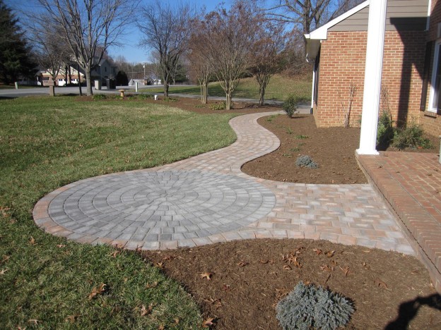 PAVER-WALKWAY-WITH-PAVER-CIRCLE | Ciminelli's Landscape Services, Inc.