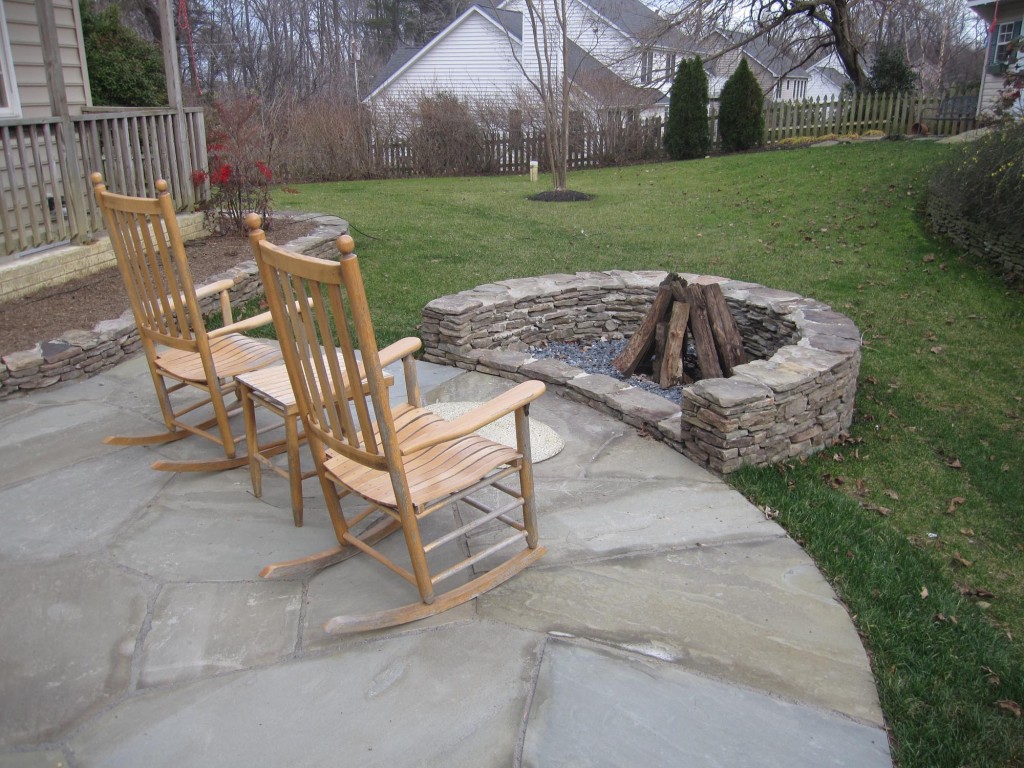 STACKED STONE FIRE PIT Ciminelli S Landscape Services Inc   STACKED STONE FIRE PIT 1024x768 